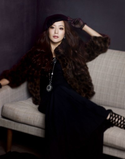Kim Hee Sun trở thành nữ hoàng quảng cáo xứ Kim Chi. Hầu hết các sản phẩm được cô làm đại diện hình ảnh đều thu được hiệu quả kinh tế cao. (Ảnh: Vnexpress)